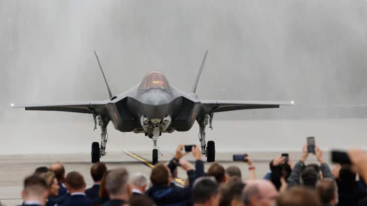 Trente-neuf des 100 principaux fournisseurs d'armes sont américains, dont le premier est Lockheed Martin, le fabricant de l'avion F-35 Lightning II, qui équipe 13 armées européennes (archives).