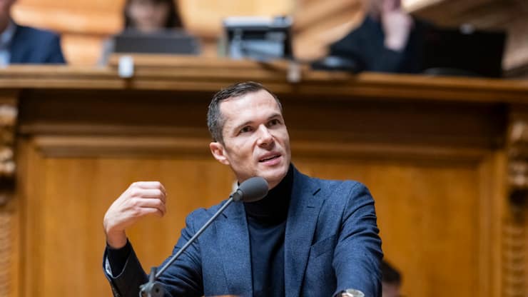 La gauche, ici Jean Tschopp (PS/VD), est montée au créneau pour dénoncer les assouplissements de la loi sur le matériel de guerre.