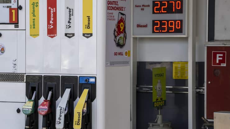 Par rapport à la même période en 2024, les prix des carburants ont reculé de 4,8% en Suisse en novembre. (archive)