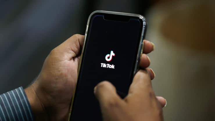 Selon la FRC, il suffit de quelques secondes sur TikTok où un autre réseau social pour être exposé à une promotion plus ou moins dissimulée (photo d'illustration).