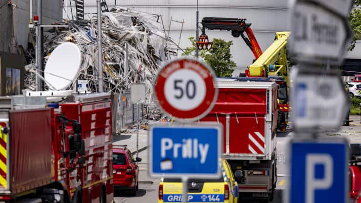 L'accident s'était produit le vendredi 12 juillet 2024 à Prilly. L'échafaudage de 60 m de haut, dressé sur la façade nord de la tour de Malley Phare, s'était effondré en pleine matinée. Trois ouvriers avaient perdu la vie et plusieurs autres avaient été blessés, certains grièvement (archives).