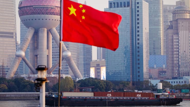 Les économistes sondés par l'AFP anticipent une progression du PIB chinois de 4,9% pour 2005, la plus faible performance depuis 1990, lorsque la Chine était frappée par des sanctions occidentales après la répression des manifestations de la place Tiananmen (archives).