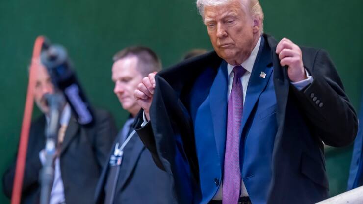 Le président américain est reparti avec son convoi après avoir rencontré son homologue ukrainien.