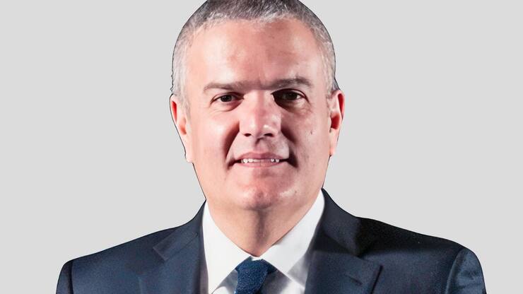 CEO de Hublot depuis 2012, Ricardo Guadalupe est remplacé par Julien Tornare, jusque-là CEO de TAG Heuer, autre marque de montres appartenant au groupe LVMH. 