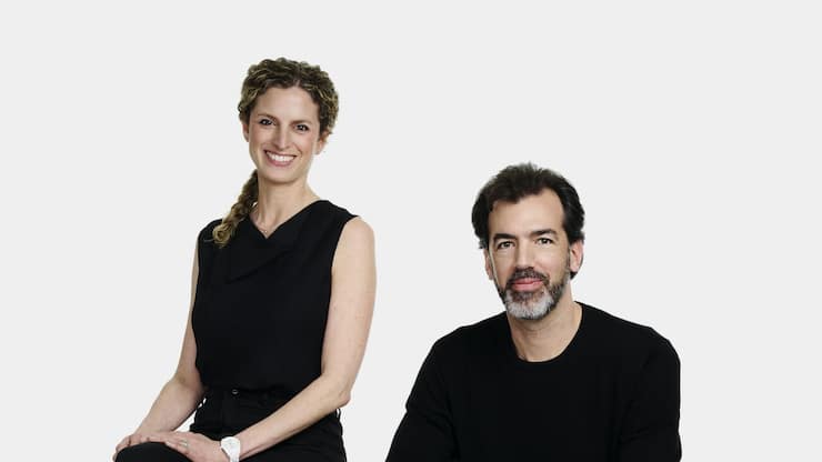 Muriel Ganière et Julien Bernard ont créé une brosse à dents au manche en acier inoxydable, comme celui des outils de chirurgie, dotée d’une tête interchangeable.