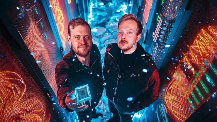 Les fondateurs de Corintis, Sam Harrison (à g.) et Remco van Erp, ont développé un système qui refroidit les puces 50 fois plus efficacement que leurs concurrents