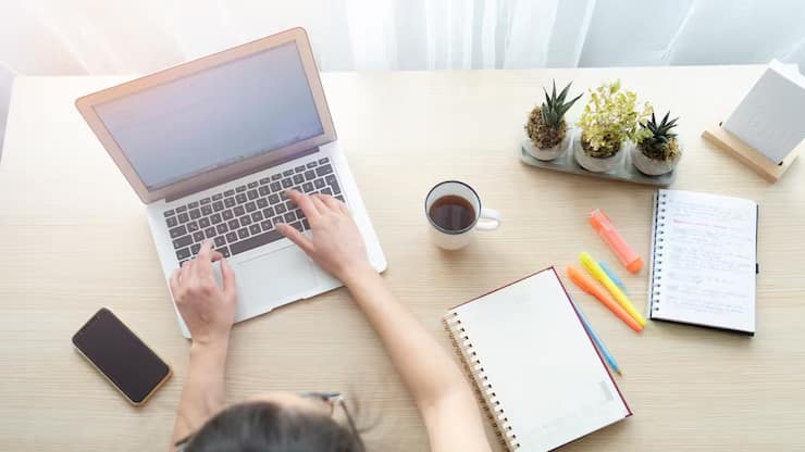 Comment bien utiliser chats, mails et visioconférences