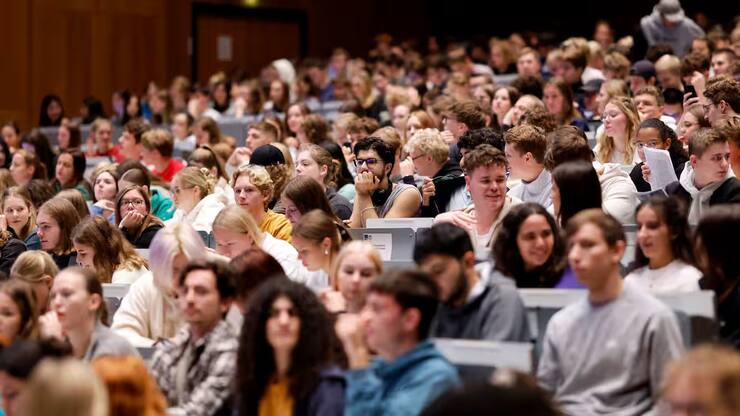 Les étudiants en économie ont de grandes ambitions.