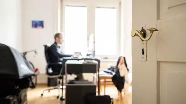 Le nombre d'offres d'emploi proposant la possibilité de travailler à domicile a presque quadruplé par rapport à la période précédant la pandémie.