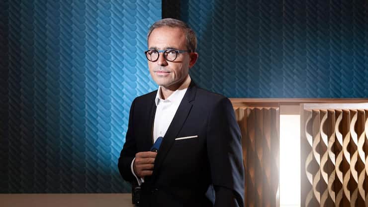 Charles-Henry Monchau (ici dans le centre de coworking Signature Quartier des Banques, à Genève) compte plus de 130 000 followers sur LinkedIn.