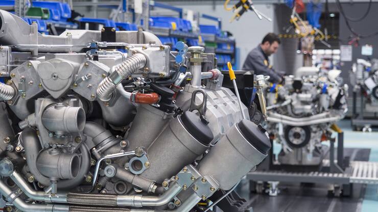 liebherr-diesel-engine-montage-image_screen-96-dpi