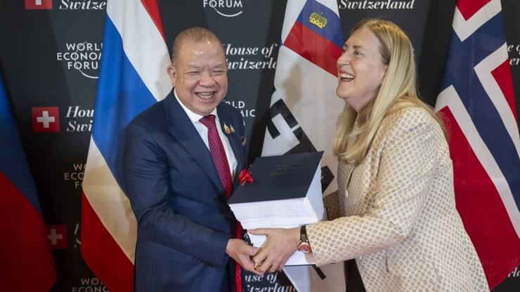 Pichai Naripthaphan et Hélène Budliger Artieda