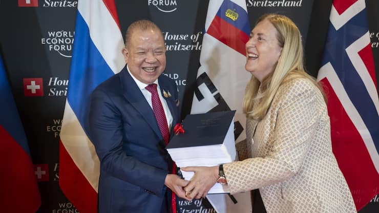 Pichai Naripthaphan et Hélène Budliger Artieda