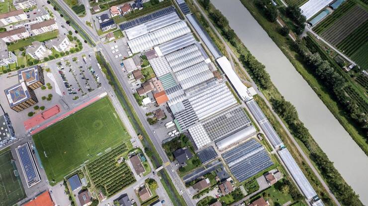 La fermeture de l’entreprise familiale Granges et Guenot est un coup dur pour Fully, qui perd ainsi  son plus grand employeur. Tout se serait précipité à la suite du rachat par Coop des magasins Jumbo.