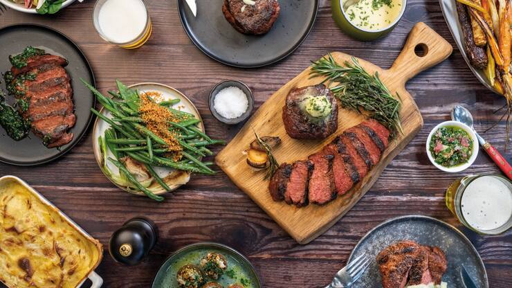 Fruit de plusieurs années de R&D, le steak végétal représente pour Planted le graal de la culture culinaire.