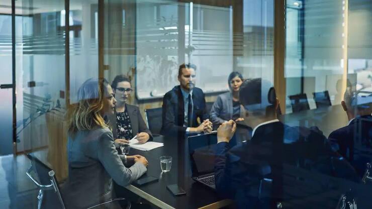 Pourquoi la confiance dans les femmes dirigeantes diminue