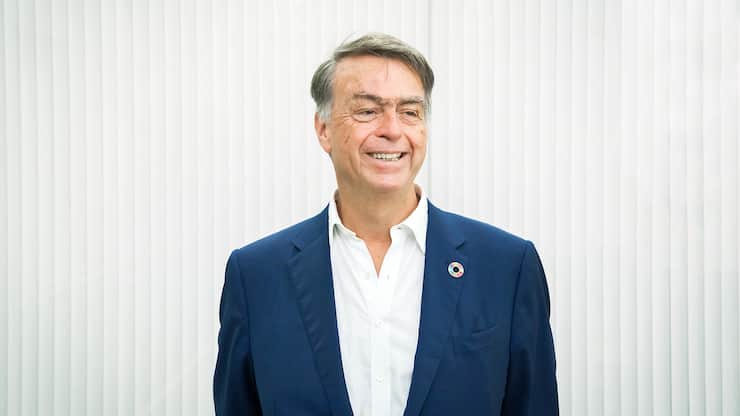 AndrÃ© Hoffmann.Photo: Â©Mark Henley/Panos Pictureswww.markhenleyphotos.com