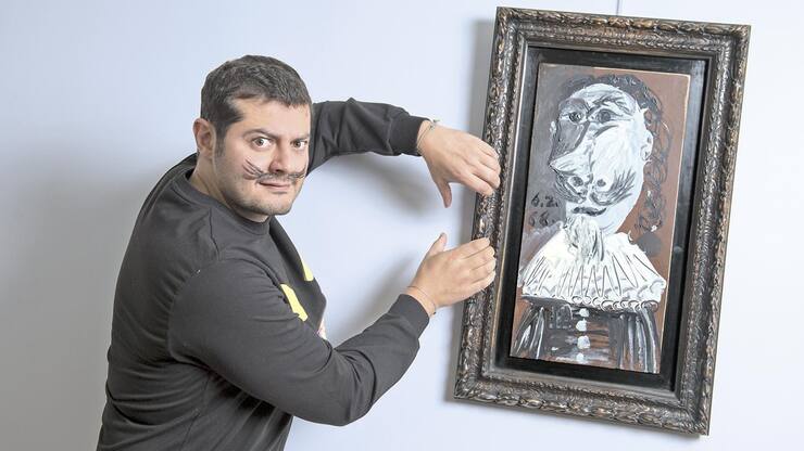 Pascal Meyer avec la toile de Picasso vendue sur Qoqa