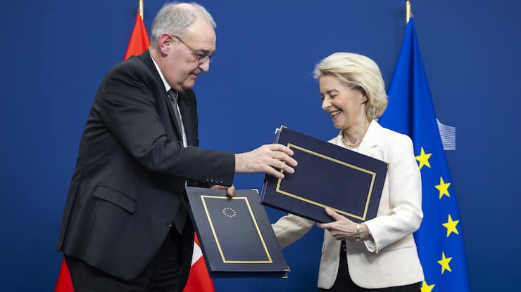 Guy Parmelin, président de la Confédération et Ursula von der Leyen, présidente de la Commission européenne, lors de la signature d’accords bilatéraux le 2 mars 2026 à Bruxelles.