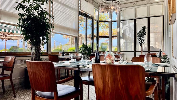 L’Hôtel des Trois Couronnes.