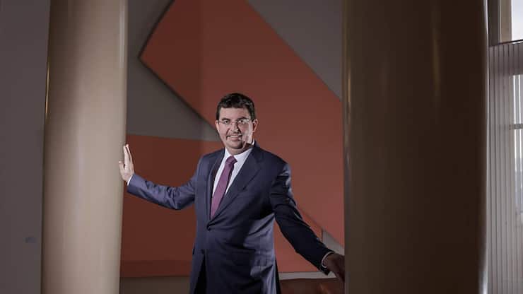 Francis Bouvier conseille aux entreprises de se pencher sur la prévoyance des salariés qui sortent du cadre classique du travail à 100%.