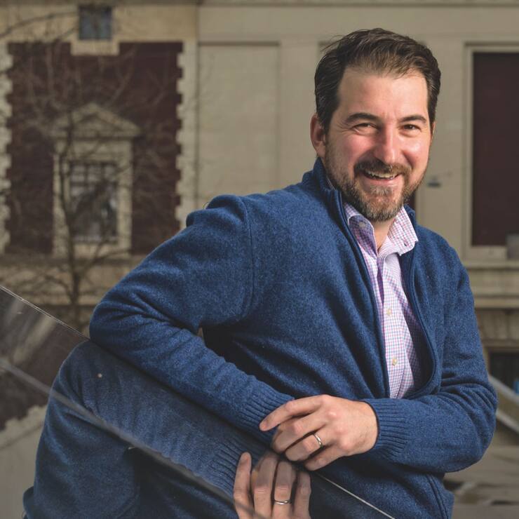 <p>Expert en innovation sociétale et en gouvernance, Jonathan Normand cofonde en 2014 B Lab Europe, puis B Lab Suisse avec notamment le mouvement B Corp.</p>
<p> Cette certification internationale créée en 2006 est accordée aux entreprises qui mettent les performances de l’organisation au service de  l’intérêt général.</p>
<p>Parmi les outils de mesure, certains questionnent les principes de justice, d’égalité, d’inclusion et de diversité au sein de l’entreprise.</p>