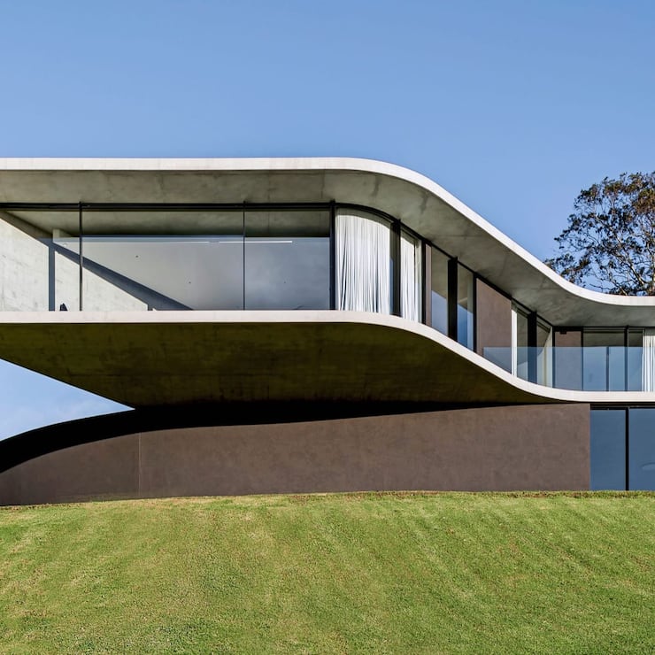 b Une reconnaissance  au-delà des frontières Vitrocsa a, par exemple, travaillé avec Joe Adsett Architects pour la construction de cette maison exceptionnelle en béton et verre,  à Brisbane, en Australie.