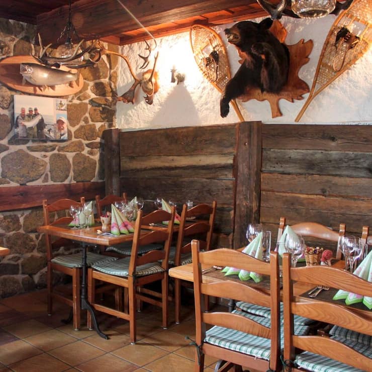 Cuisine du terroir valaisan, servie en terrasse ou en salle