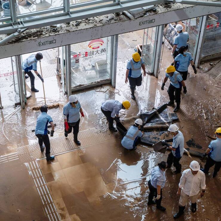 Les catastophes naturelles se multiplient comme ici à Hong Kong, où les inondations dans le delta de la rivière Pearl ont causé pour 400 millions de dollars de dégâts.
