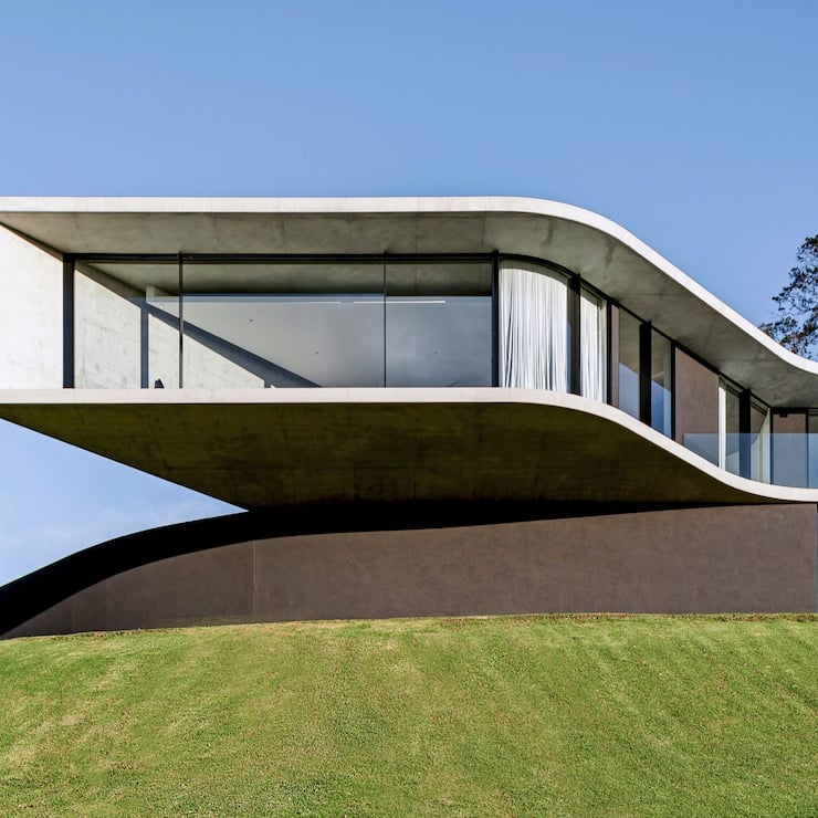 b Une reconnaissance  au-delà des frontières Vitrocsa a, par exemple, travaillé avec Joe Adsett Architects pour la construction de cette maison exceptionnelle en béton et verre,  à Brisbane, en Australie.