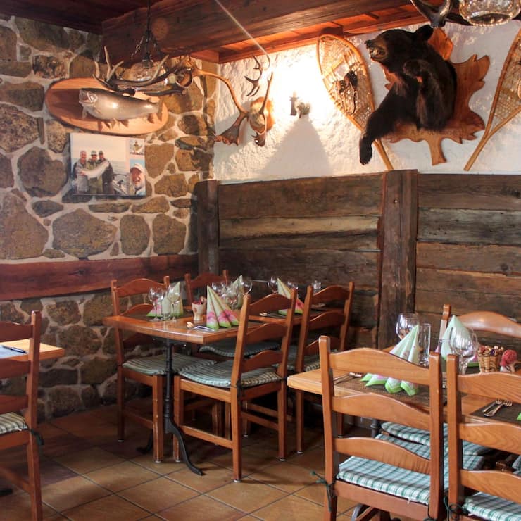 Cuisine du terroir valaisan, servie en terrasse ou en salle