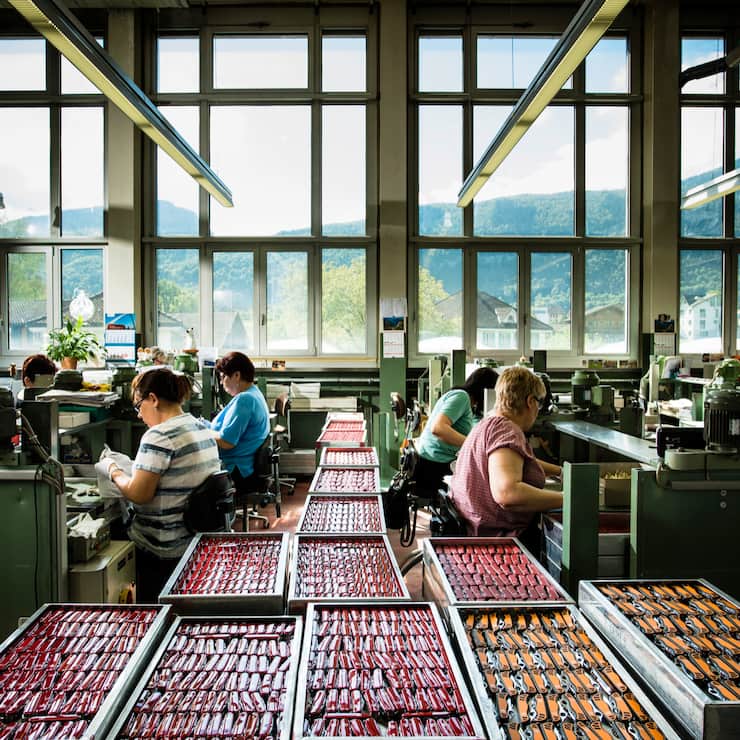 <p>Chez Victorinox, l’ancienneté moyenne des employés est d’environ vingt-cinq ans. Une longévité qui semble aujourd’hui faire figure d’exception.</p>