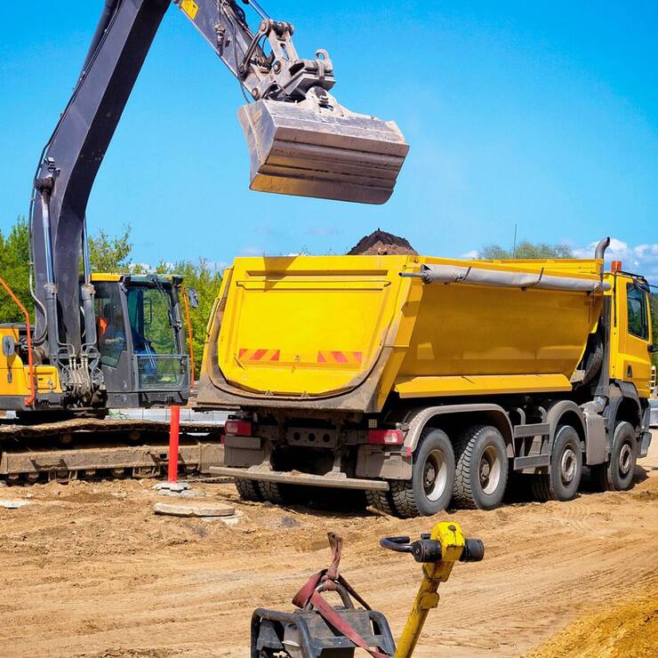 Dans le canton de Genève, 100 000 camions de déblais transitent chaque année vers Grenoble ou Chambéry, dont une partie qui pourrait être utile en Suisse.
