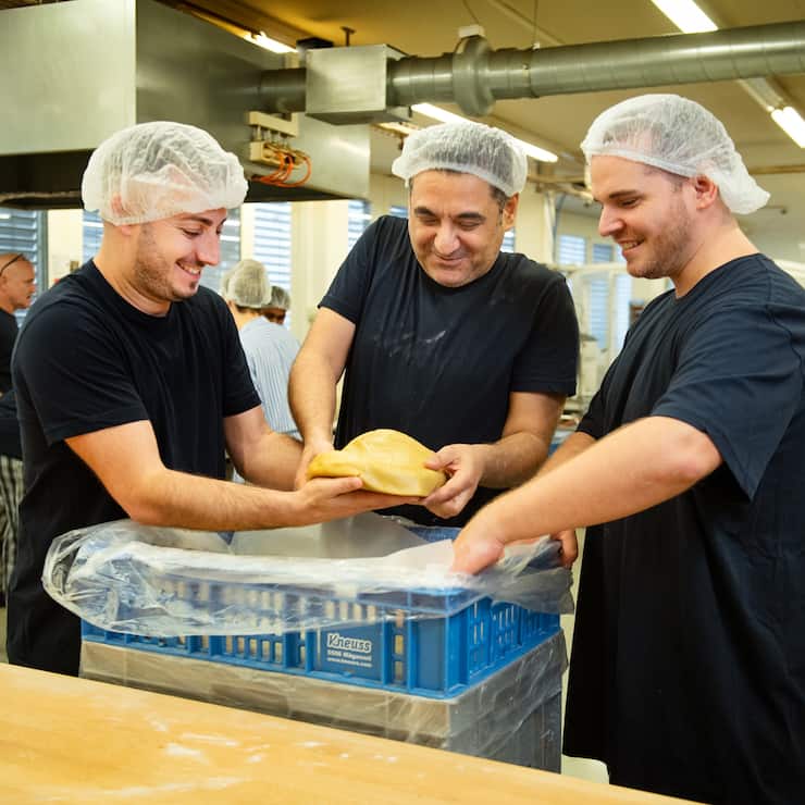 UBS Helpetica Aktion in der BÃ¤ckerei Stiftung ZÃ¼riwerk mit UBS MitarbeiterInnen, 20. Oktober 2025, Wallisellen