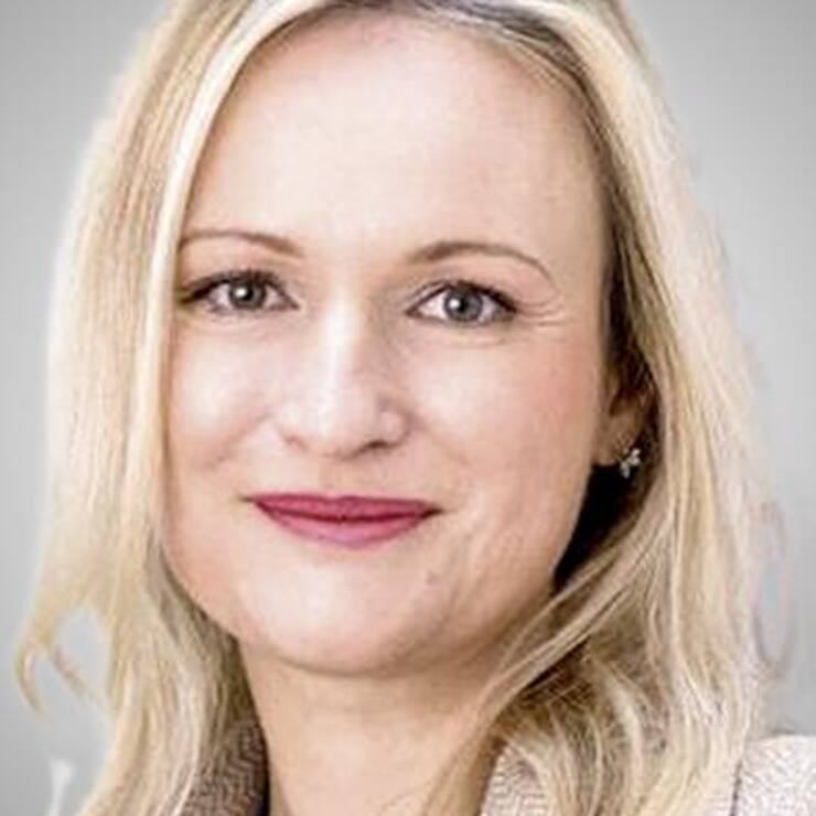 Velina Peneva: Responsable investissements, Swiss Re