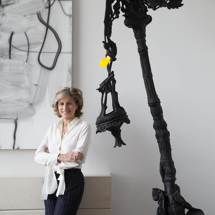 Dominique Lévy s’interroge sur la pertinence de la participation systématique de sa galerie à des foires d’art, indispensables mais devenues «ridiculement chères», exigeant parfois une dépense allant jusqu’à un demi-million de dollars.