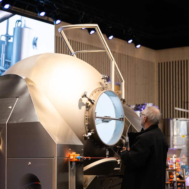 Le jury du salon Agrovina de Martigny a estimé que le nouveau pressoir rond, présenté par le valaisan Quality Wine, était la meilleure innovation de la quarantaine de dossiers de candidature.