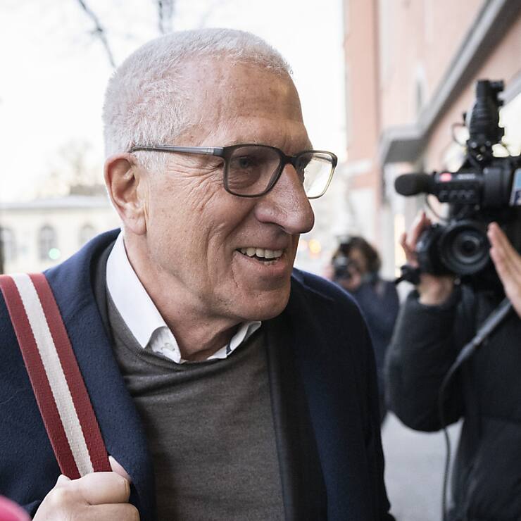 L'ancien patron de la banque Raiffeisen Pierin Vincenz risque une peine de six ans de prison. La défense réclame toutefois son acquittement, comme celui de tous les co-accusés. Elles estime les thèses du Ministère public "absurdes" et les qualifie d'"hypothèses sans preuves" (archives).