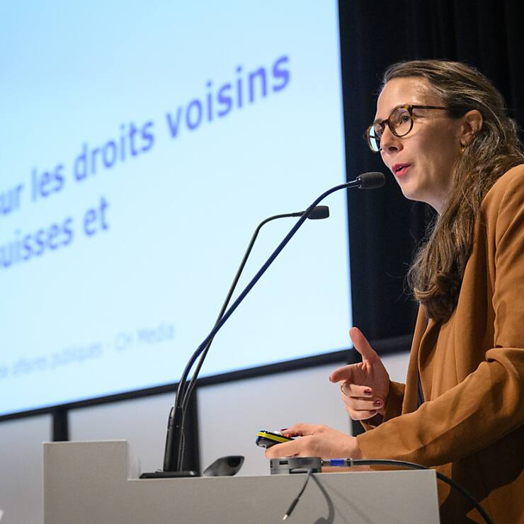 Le Conseil fédéral souhaite introduire une législation sur le droit voisin en Suisse. Une procédure de consultation devrait être lancée d'ici à la fin de l'année. Le sujet a été exposé jeudi au FMR à Lausanne par Anne Peigné de Beaucé, responsable des affaires publiques du groupe CH Media.