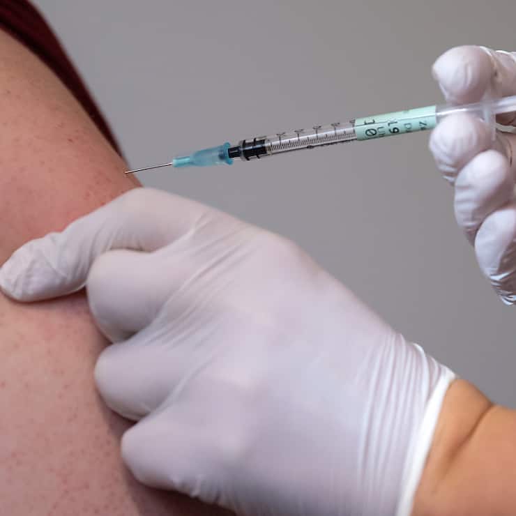 Les Suisses pourront faire une vaccination de rappel contre le Covid-19 dès le 10 octobre (archives).