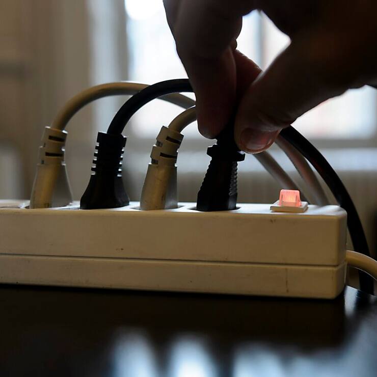 La moitié des Suisses interrogés sont prêts à économiser de l'électricité en cas de nécessité.