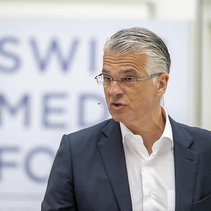 "Je dois faire de la 'Realpolitik'. Je prends des décisions sur la base de faits, pas sur la base d'émotions ou de nostalgie", a dit vendredi au Swiss Media Forum à Lucerne le patron de l'UBS, Sergio Ermotti.