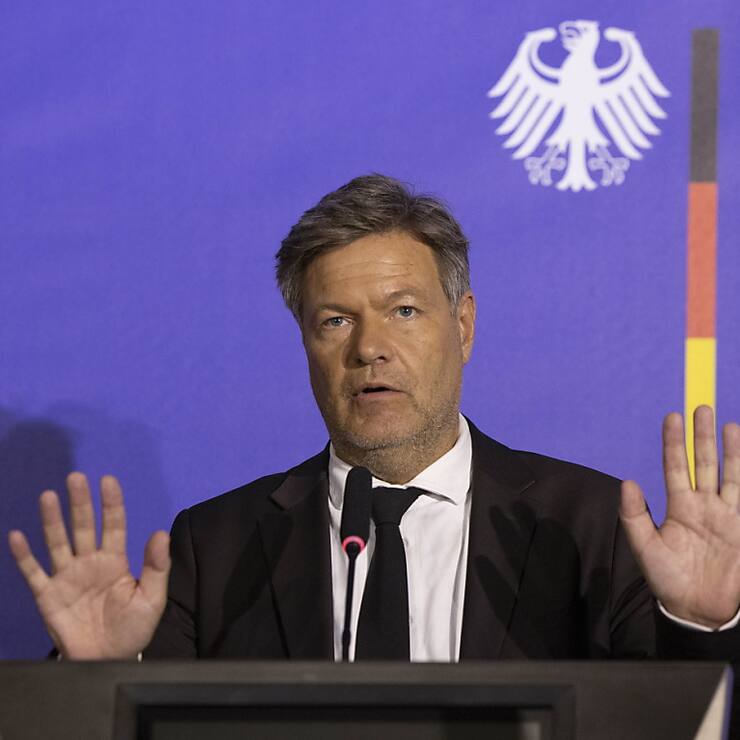 Robert Habeck effectue une visite aux airs de dernière chance pour éviter une guerre commerciale entre le Vieux continent et la deuxième puissance mondiale.