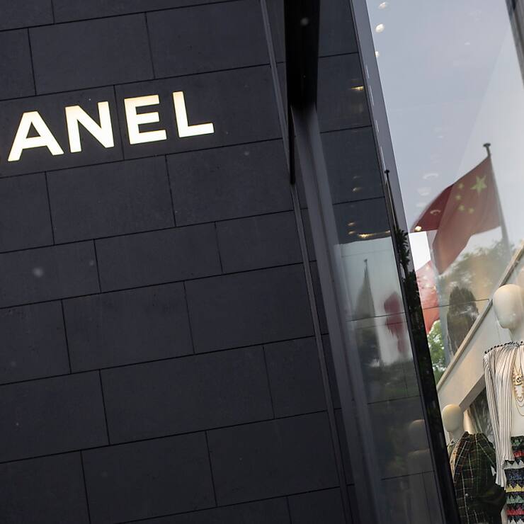 Quel profil va chercher Chanel pour ce poste considéré comme un des plus prestigieux mais aussi des plus exigeants au monde: discret ? Médiatique ? Nouvelle vague ou en fin de carrière ? Interne ou externe ? Homme ou femme ? (EPA/ANDRES MARTINEZ CASARES)