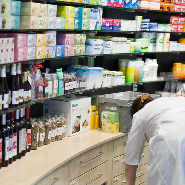 La solution la plus simple reste de commander un produit équivalent à celui qui manque chez un autre fournisseur. Encore faut-il que ce dernier puisse mettre à disposition les quantités requises.(KEYSTONE/Gaetan Bally)