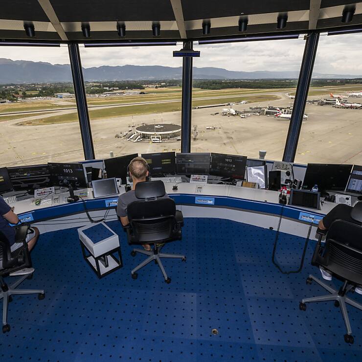 Une cinquantaine de vols ont été annulés à l'aéroport de Genève mardi soir en raison d'une inondation dans les sous-sols du contrôleur aérien Skyguide. (Photo d'illustration)
