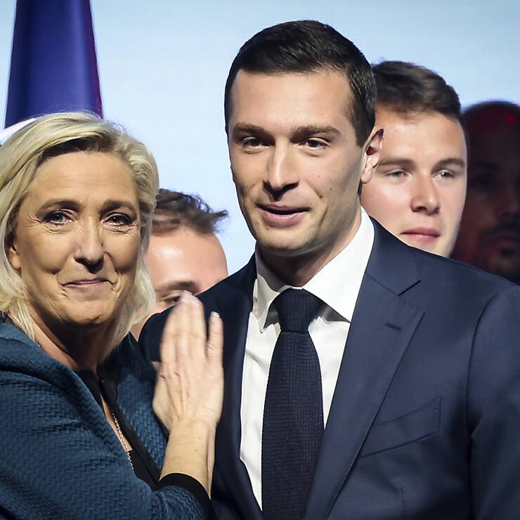 "Il existe un risque non négligeable que Marine Le Pen et Jordan Bardella remportent la majorité parlementaire d'ici la fin de semaine", relève une analyste.