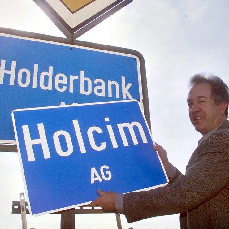 Le nom de la localité a longtemps constitué la raison sociale de Holcim, jusqu'à un tardif retour sur les fonds baptismaux au printemps 2001.