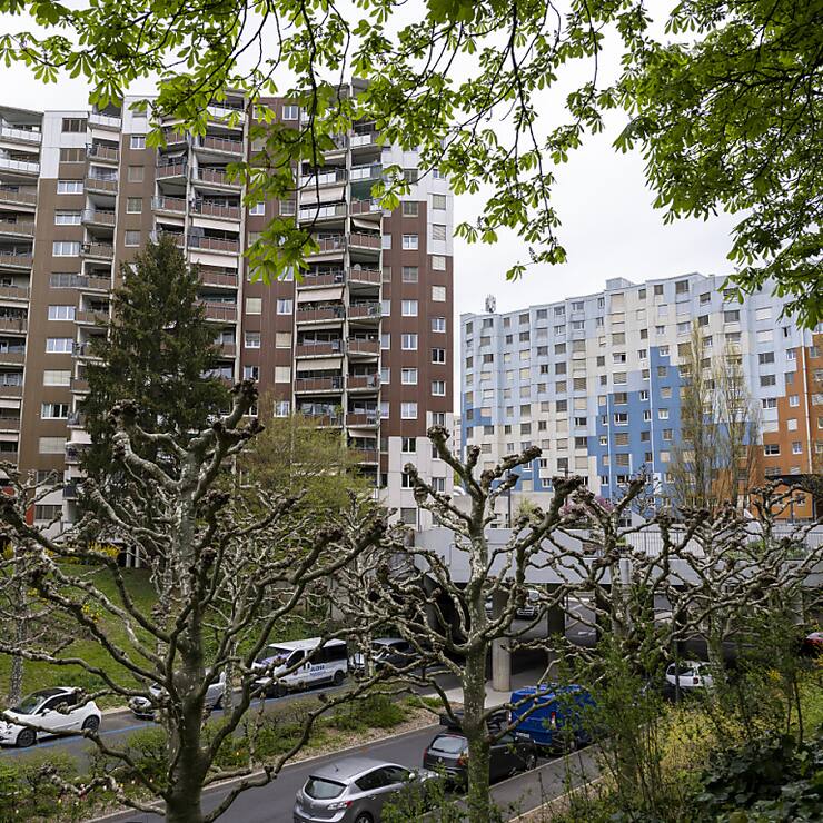 D'avril à juin, les prix des maisons individuelles ont avancé de 1,3% et ceux des appartements en propriété de 0,5% par rapport au trimestre précédent. La progression est plus marquée sur un an, avec respectivement 3,8% et 2,4% de plus. (KEYSTONE/Martial Trezzini)