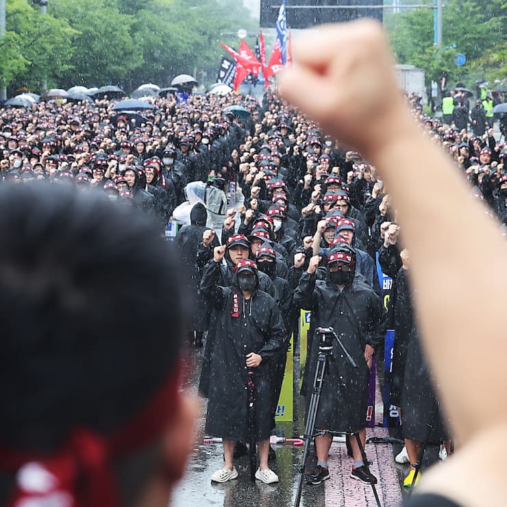 Selon le syndicat, quelque 5200 personnes travaillant dans l'usine, à la fabrication et au développement, ont rallié le mouvement de protestation.